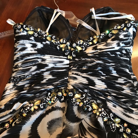 🎉HP🎉 Tony Bowls black and white evening dress. - Picture 2 of 3